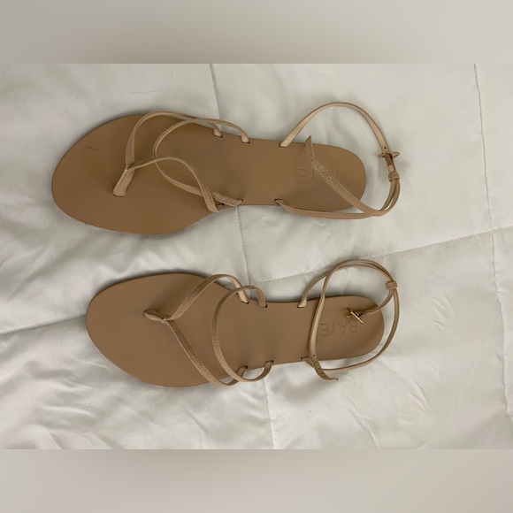 Void Sandal in Nude
RAYE - Picture 2 of 5